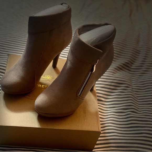 Shoes - Brand new in box. Trends. Size US 6.5 women.